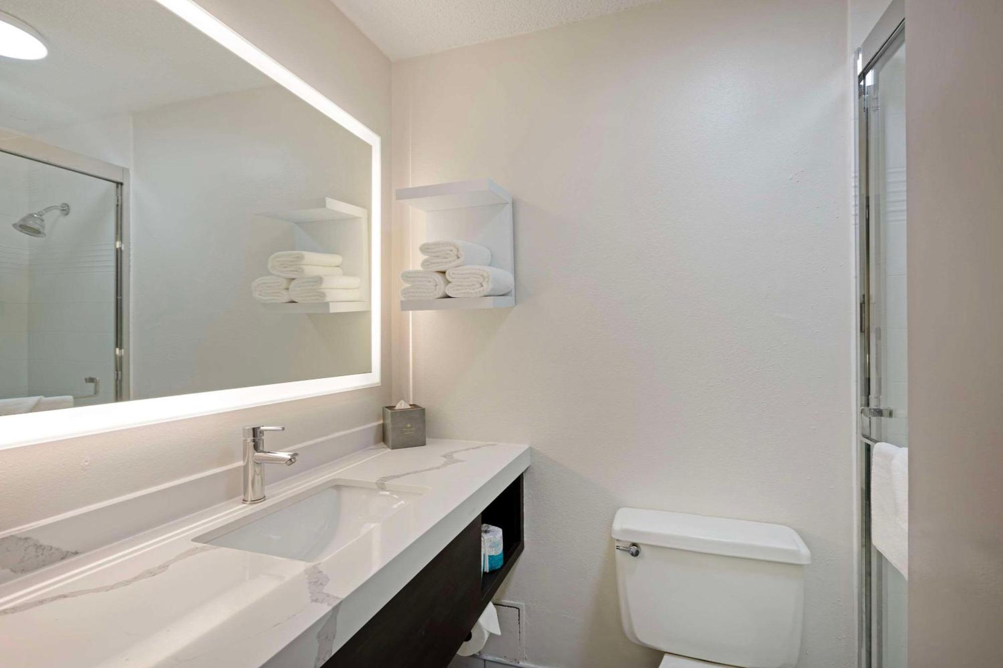The Lux & Conference Center, Ascend Collection Hotel Waterloo