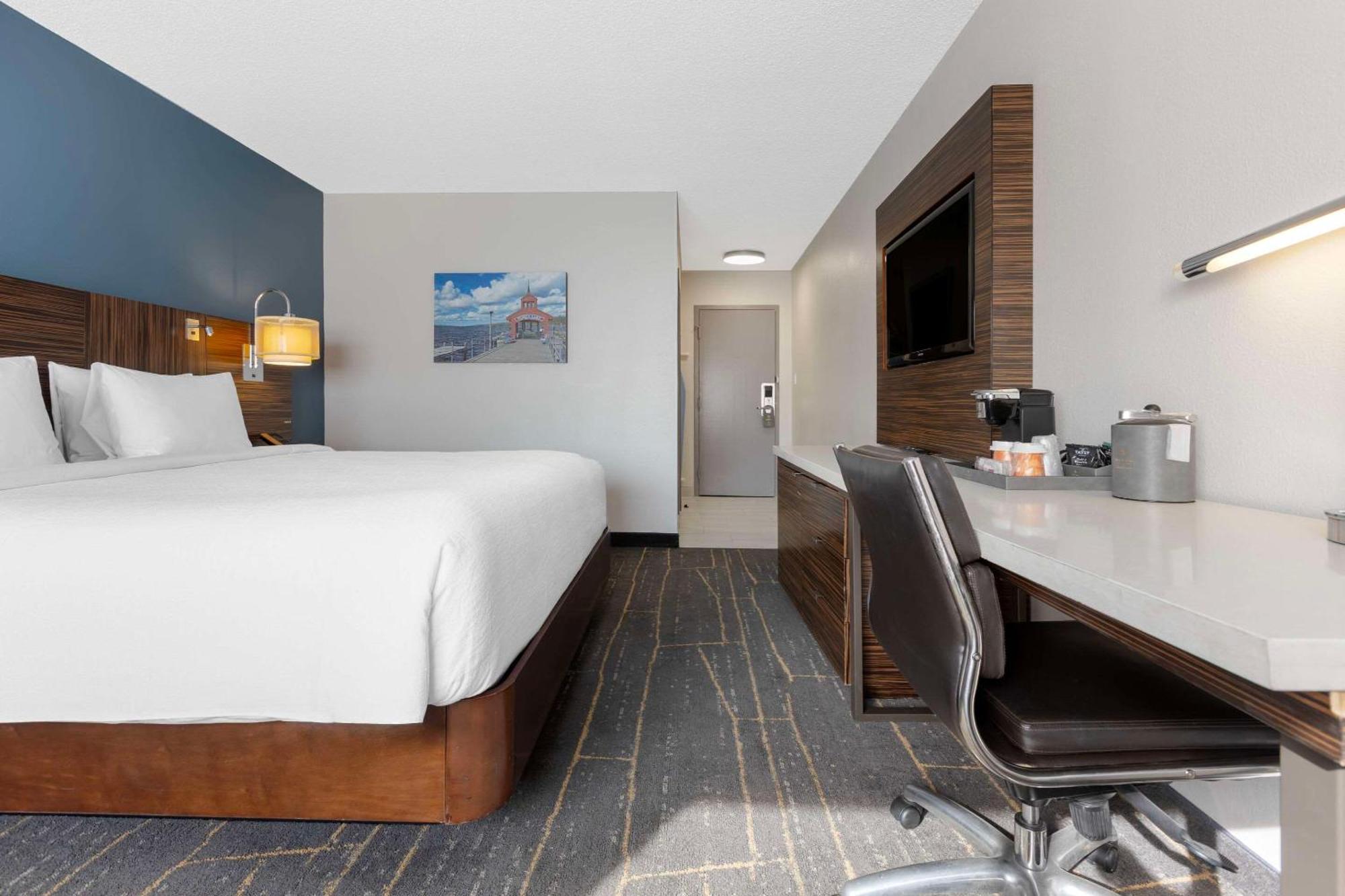 The Lux & Conference Center, Ascend Collection 3*