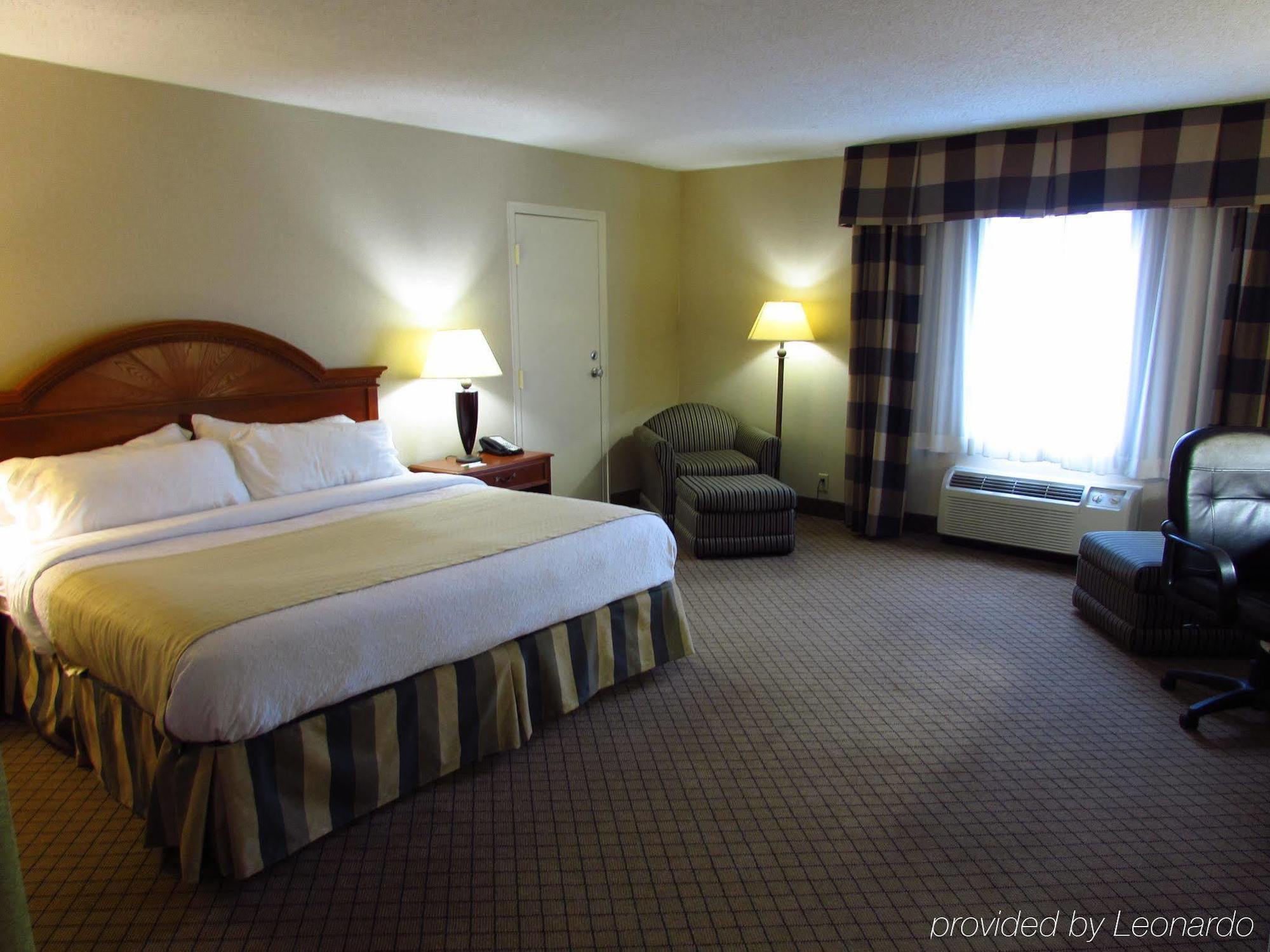 The Lux & Conference Center, Ascend Collection Hotel 3*
