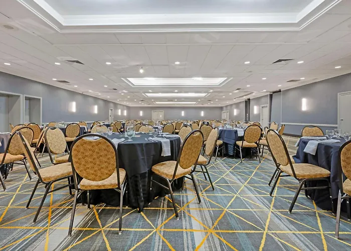 The Lux Hotel & Conference Center, Ascend Hotel Collection