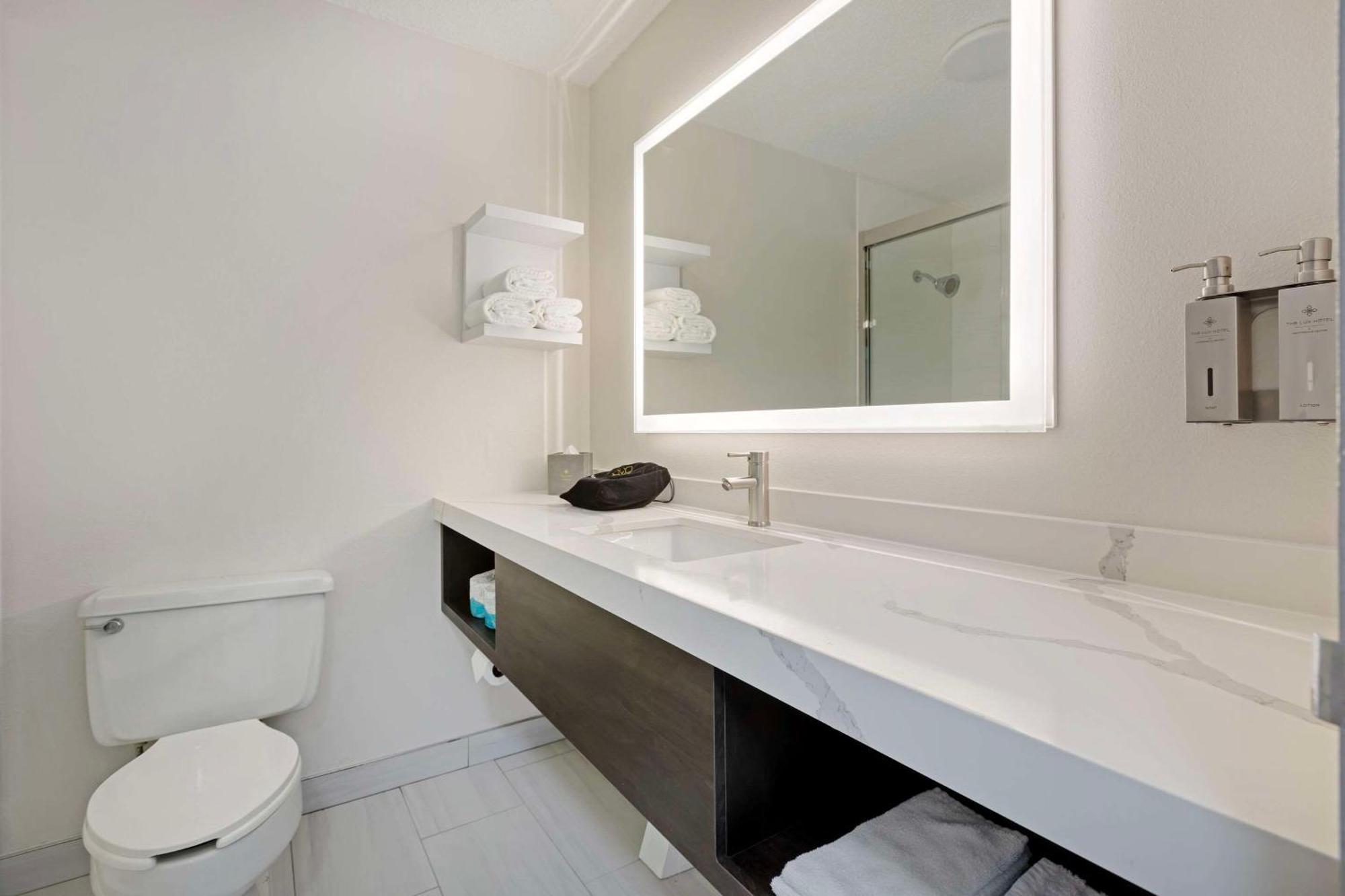 The Lux & Conference Center, Ascend Collection Hotel