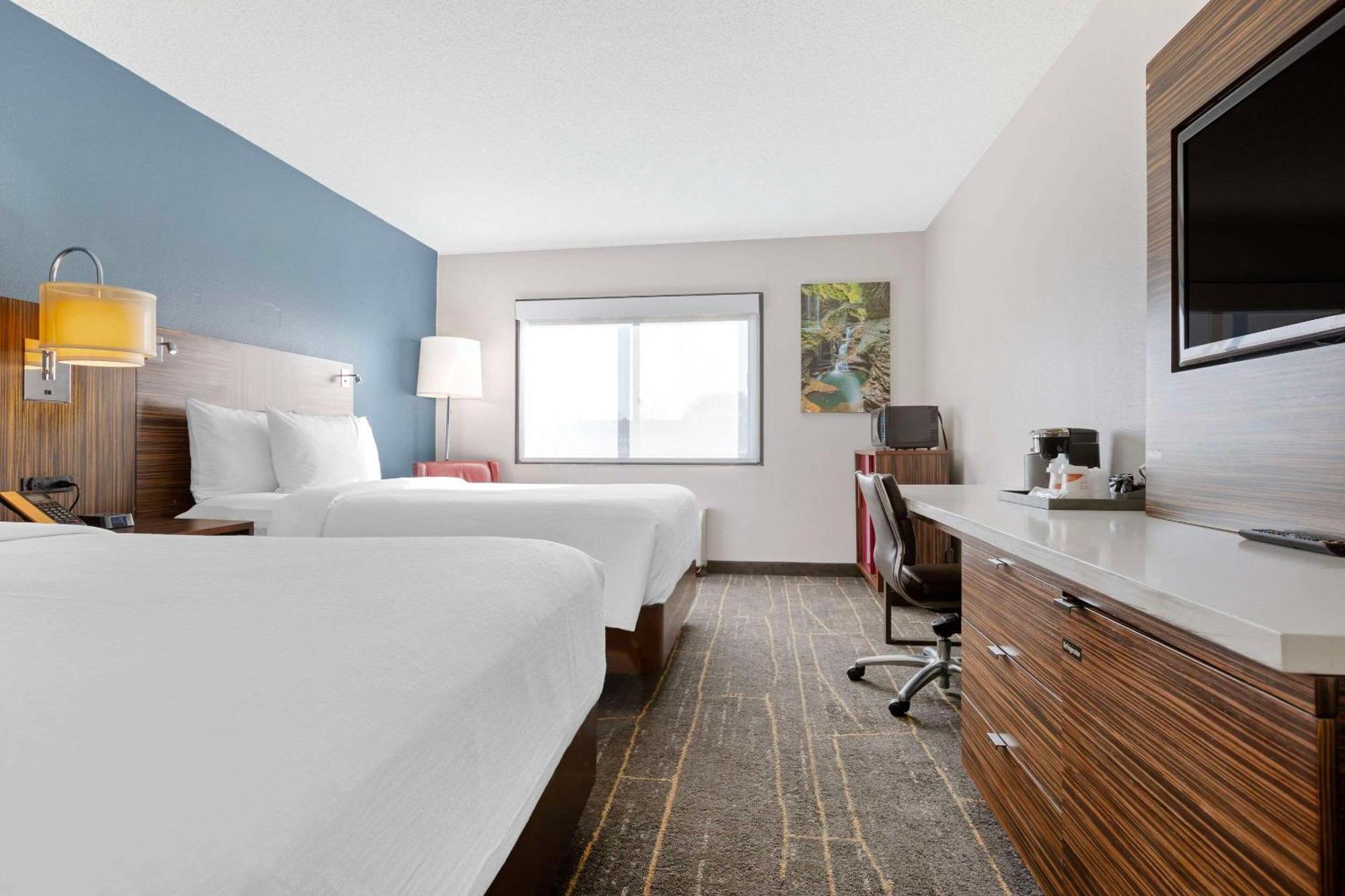 The Lux & Conference Center, Ascend Collection Hotel 3*