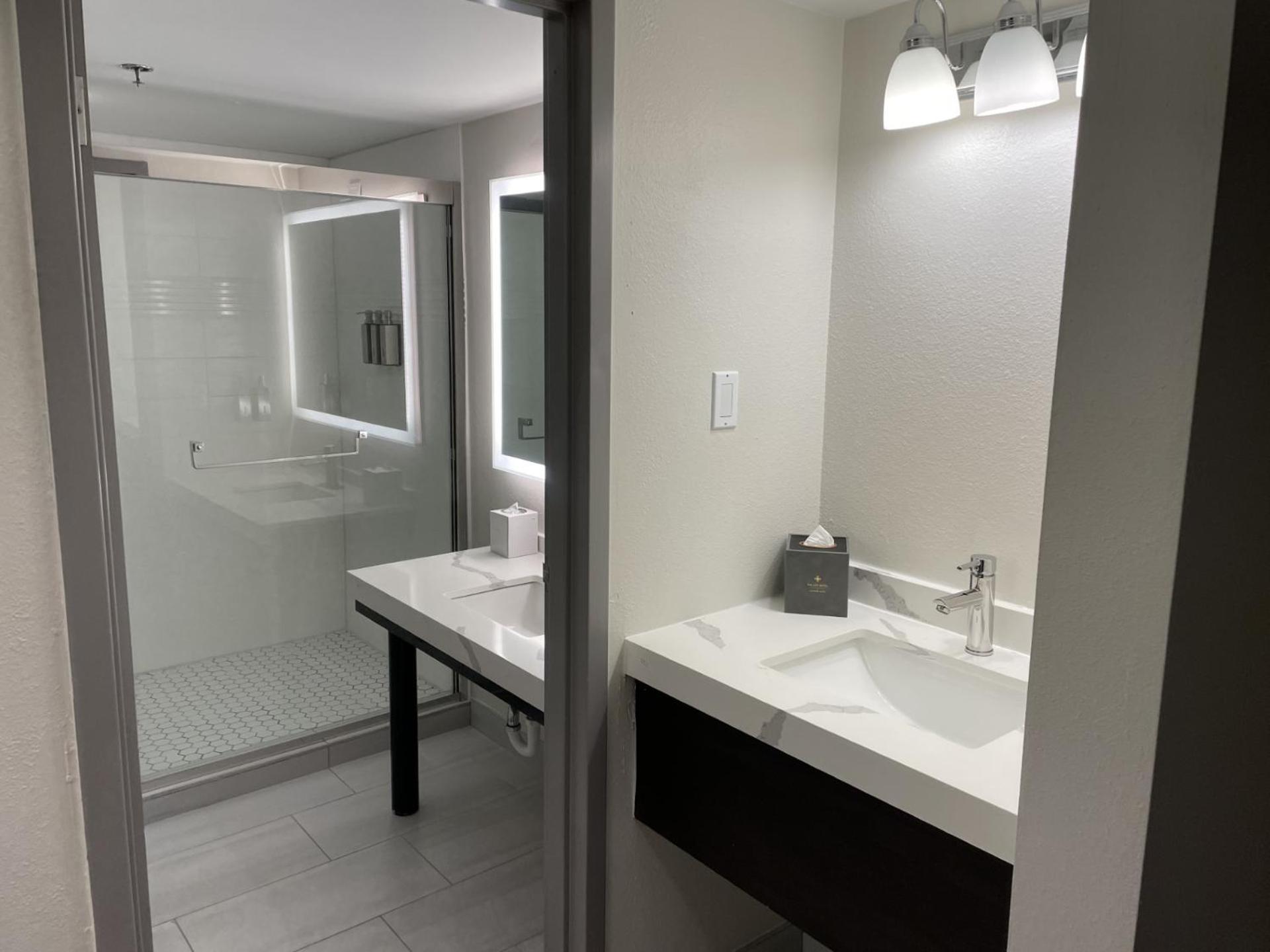The Lux & Conference Center, Ascend Collection Hotel